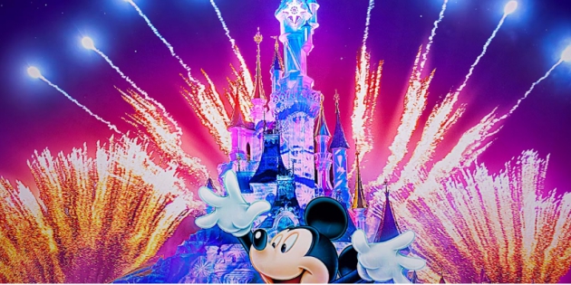 Feuerwerk und Mickey Mouse - Attraktionen im Disneyland Paris