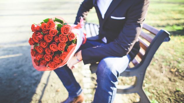 kommt garantiert gut an: ein Strauß roter Rosen