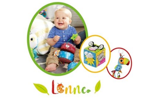 Kleinkind mit Spielzeug von Lonne