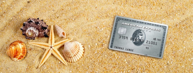 American Express Platinum Card im Sand