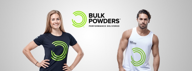Zwei Sportler im Bulk Powders Outfit