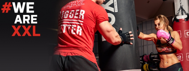 Sportler in XXL Nutrition Trainigskleidung
