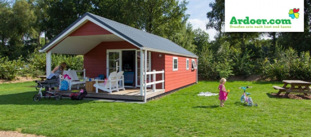 Die ganze Familie genießt hier im schönen Zeeland einen herrlichen Urlaub! 