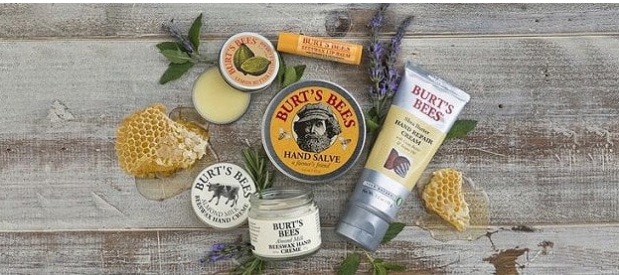 Verschiedene Produkte von Burt's Bees - nachhaltige Pflegeprodukte